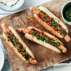 KORV MED BOSTONGURKA MED BRÖD